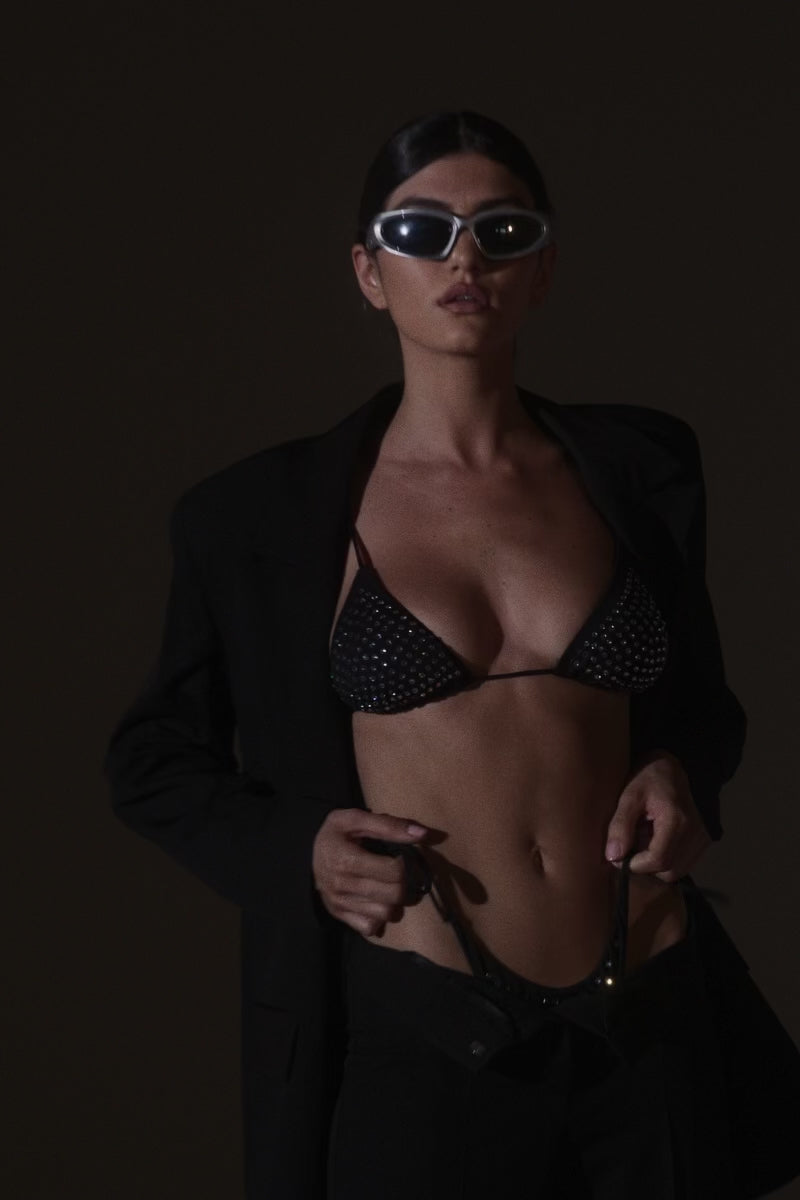 Carica video: BIKINI LUCE BLACK